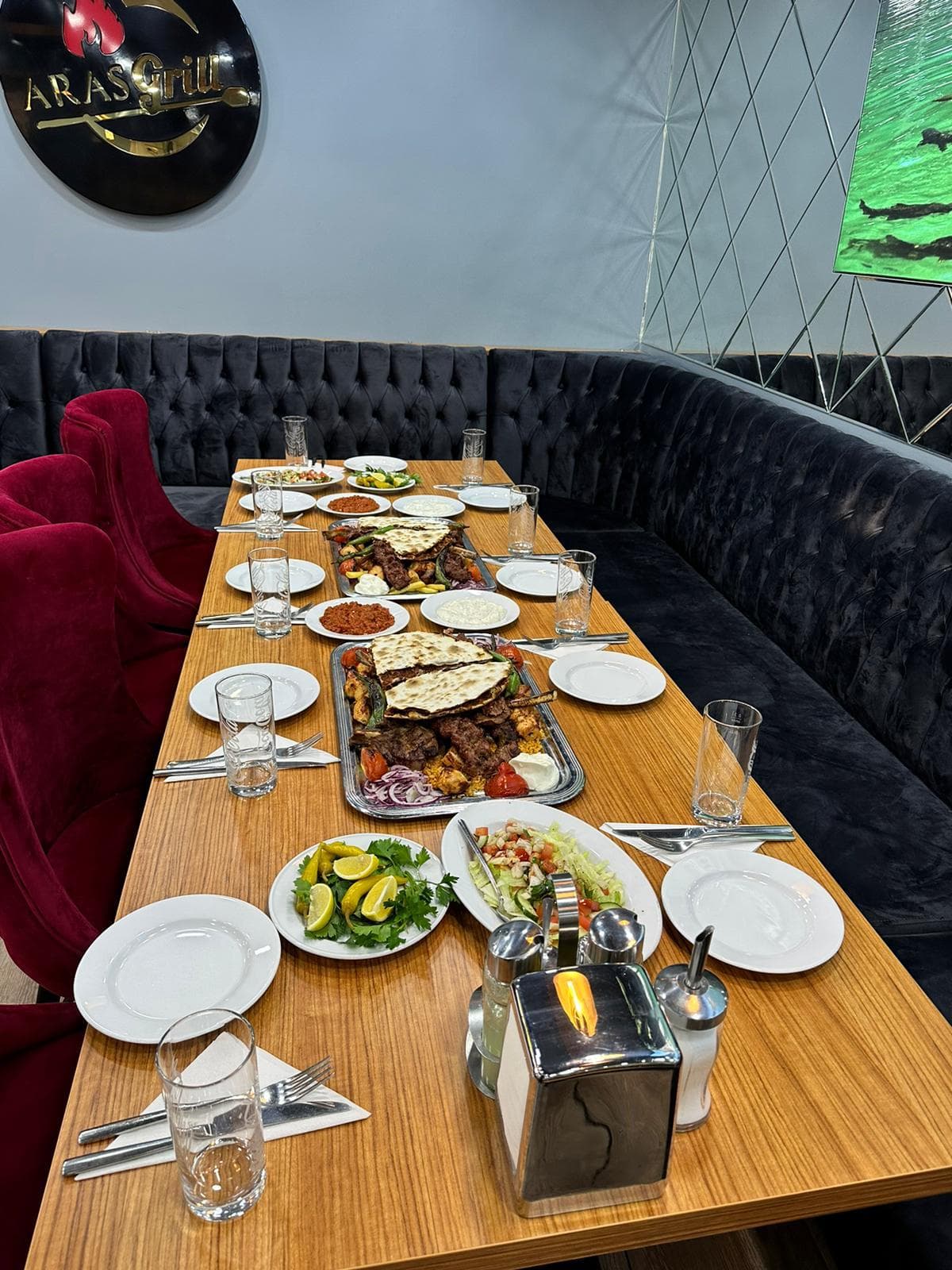 Mezeler — cacık, ezme, salata
