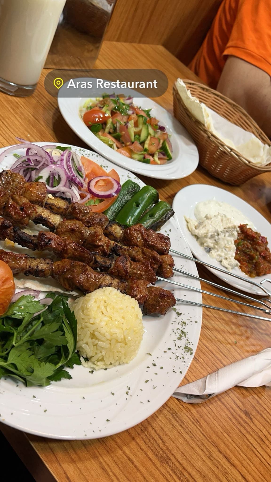 Dostlarla Aras sofrası