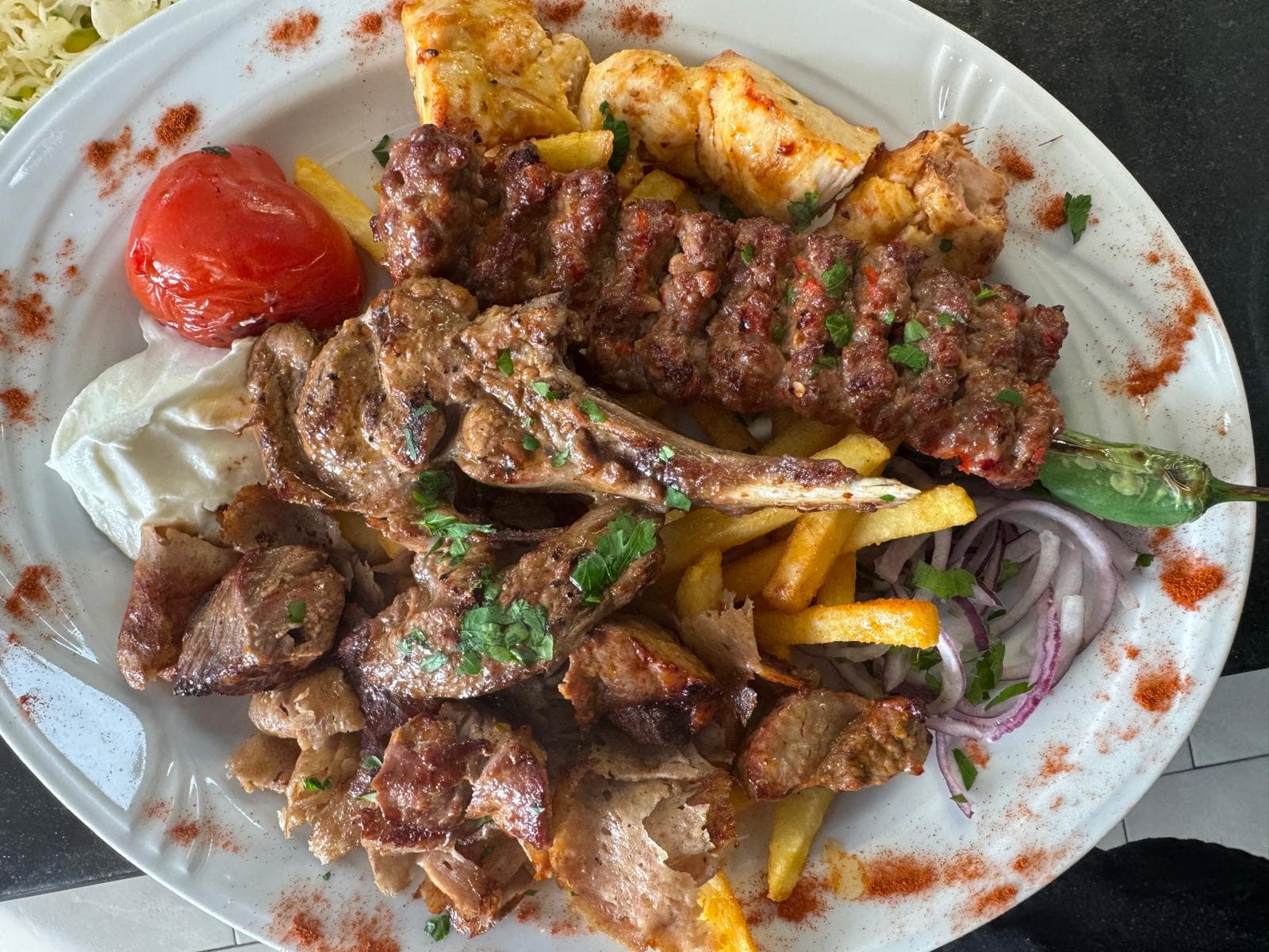 Karışık ızgara — pirzola, şiş, döner